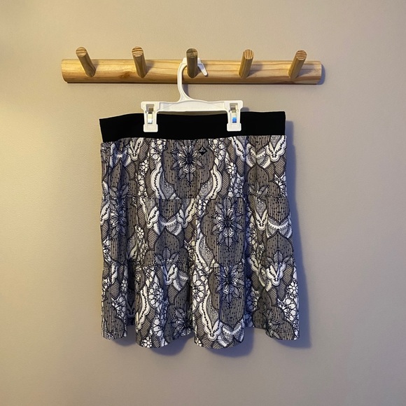 Women’s Floral Prana Skirt - Picture 2 of 3